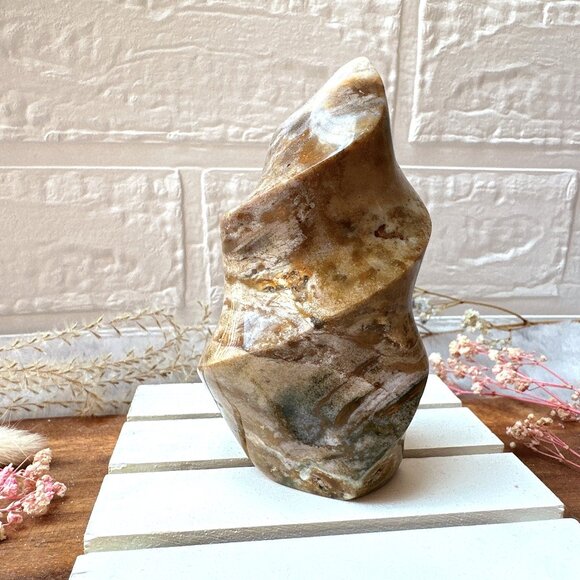 Gorgeous Ocean Jasper Flame Carving - Picture 4 of 8